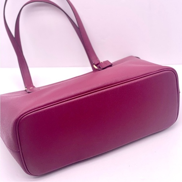 Coach Gallery Tote Bag
Shoulder Bag - Picture 14 of 16